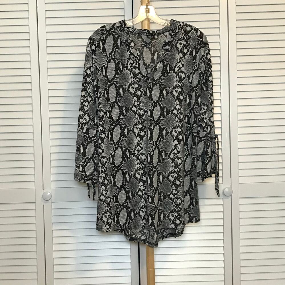 Lildy Snakeskin Print Stretch V-Neck Long Split Sleeve Blouse L-XL
